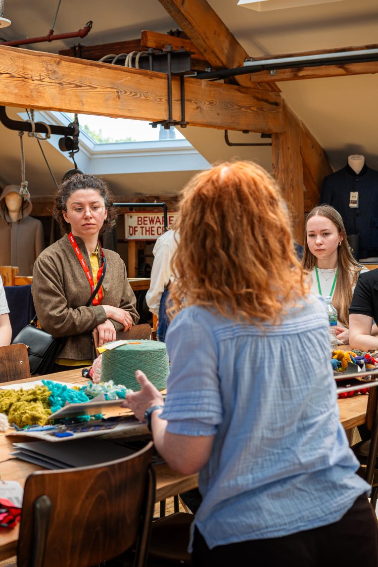 Women in Tailoring : Moons 24