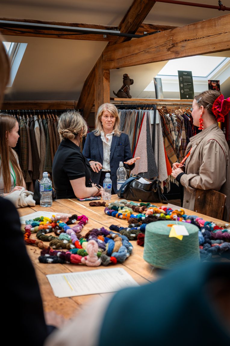 Women in Tailoring : Moons 20