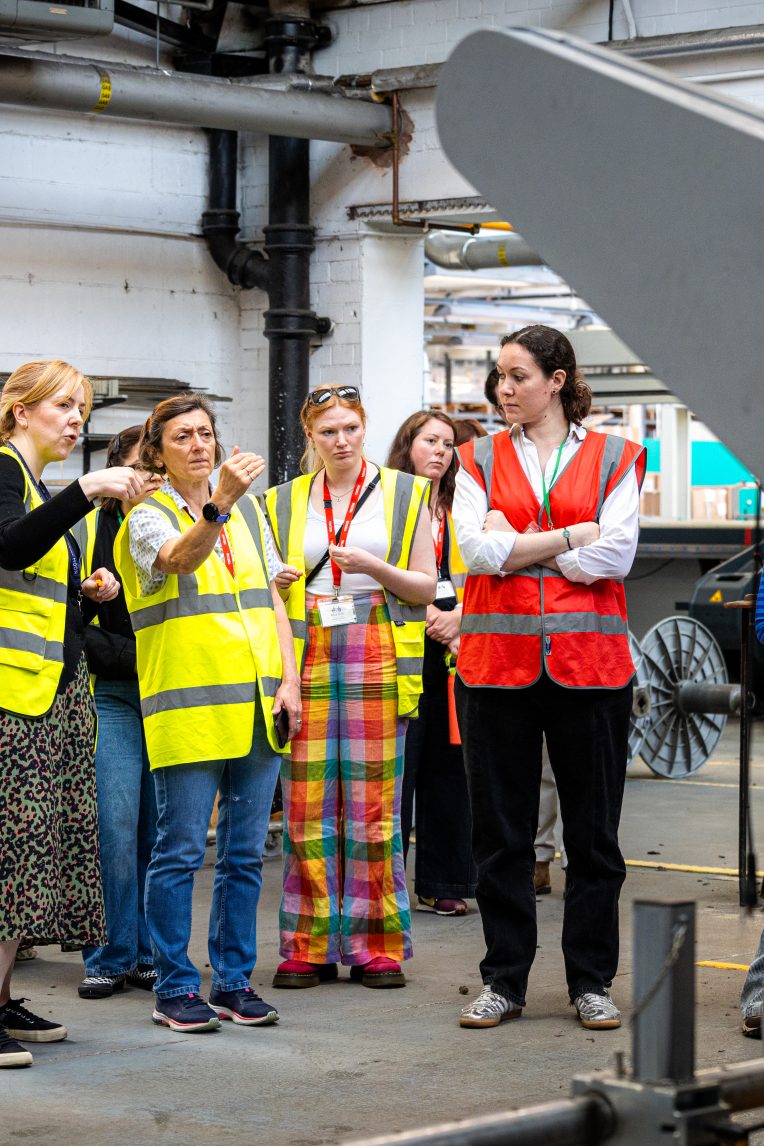 Women in Tailoring : Moons 43