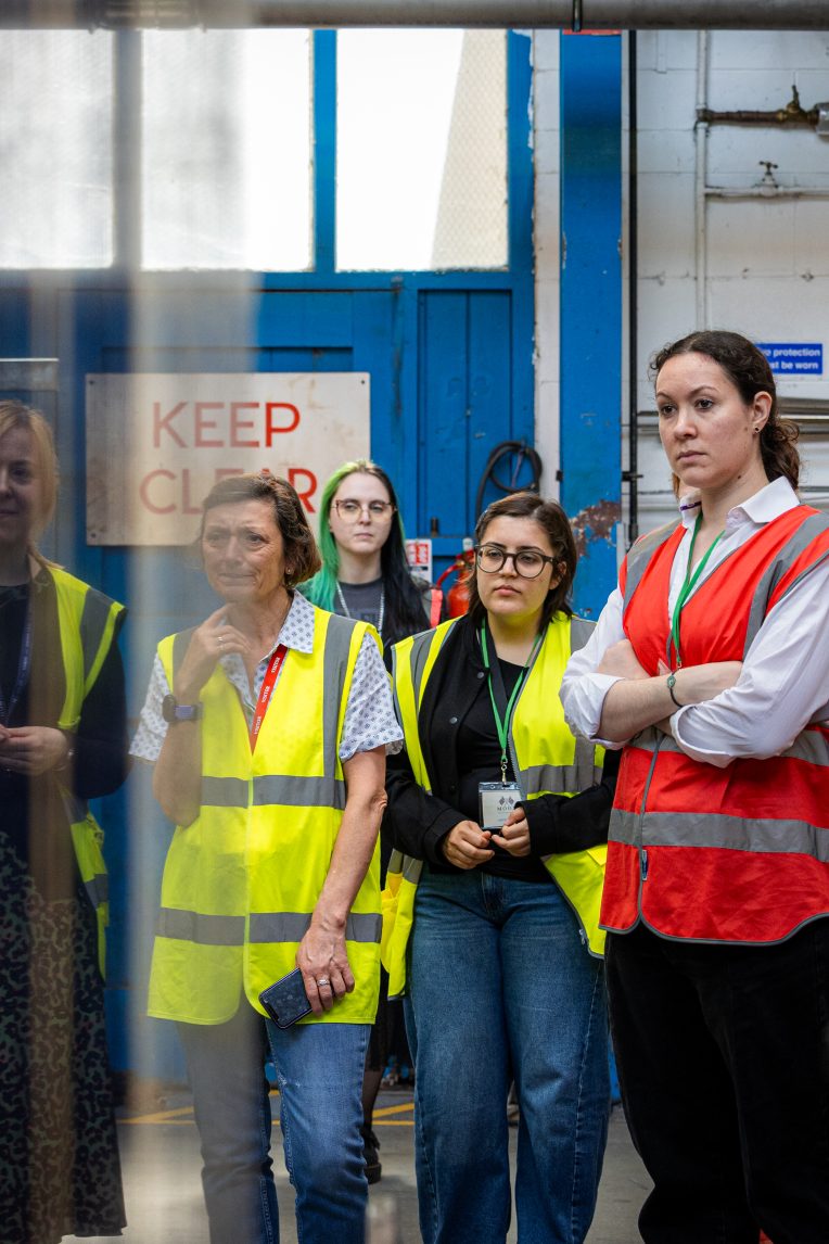 Women in Tailoring : Moons 14
