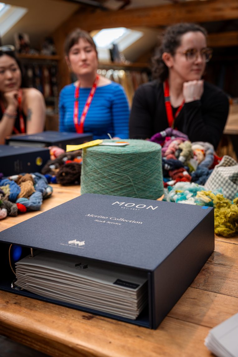 Women in Tailoring : Moons 40