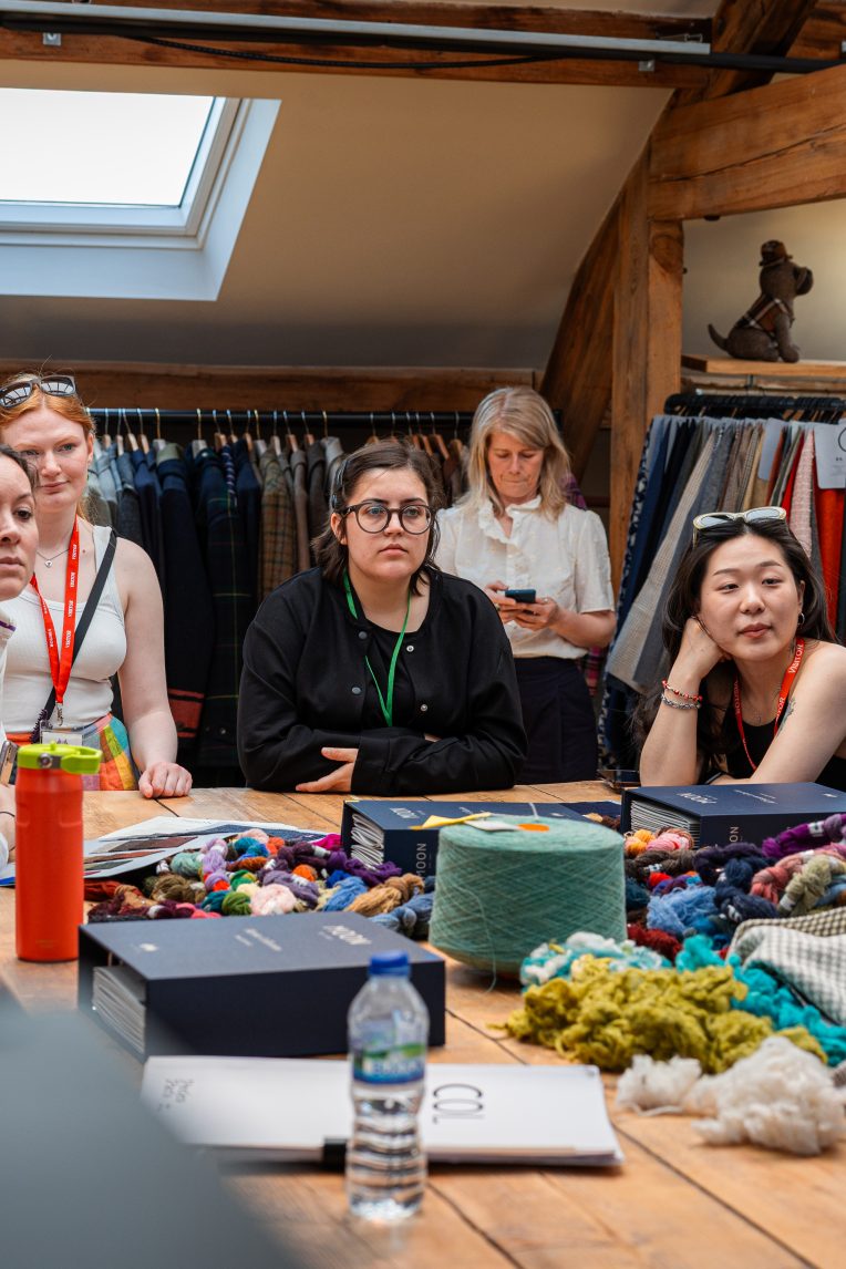 Women in Tailoring : Moons 5