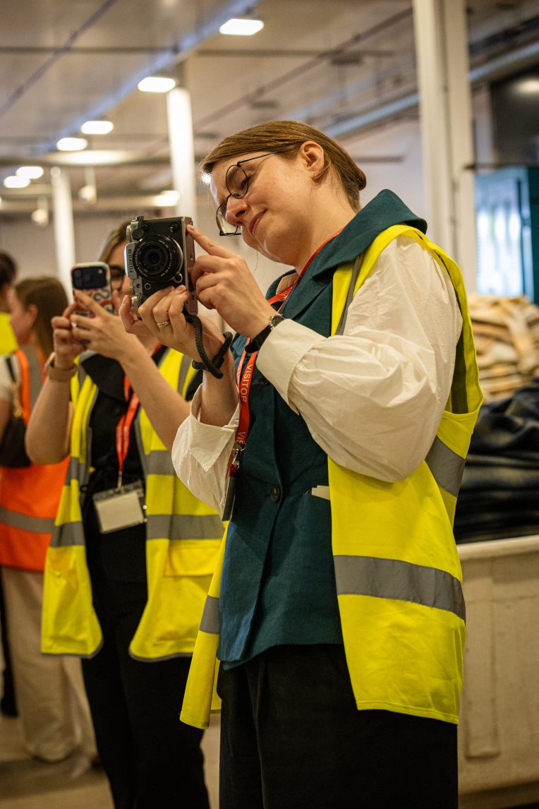 Women in Tailoring : Moons 25